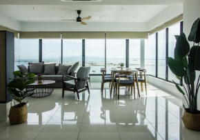 Rumahku Gurney with 270 degree Sea View